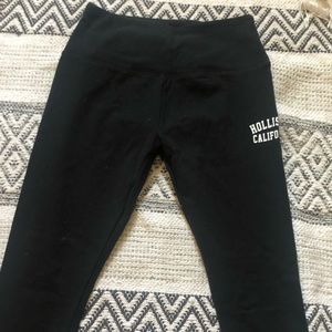 Hollister Ultra high rise leggings. Size small